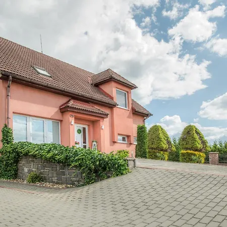 Ubytovanie Oslany * Oslany