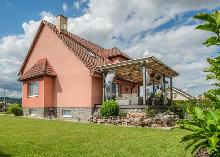 Ubytovanie Oslany Guest house *